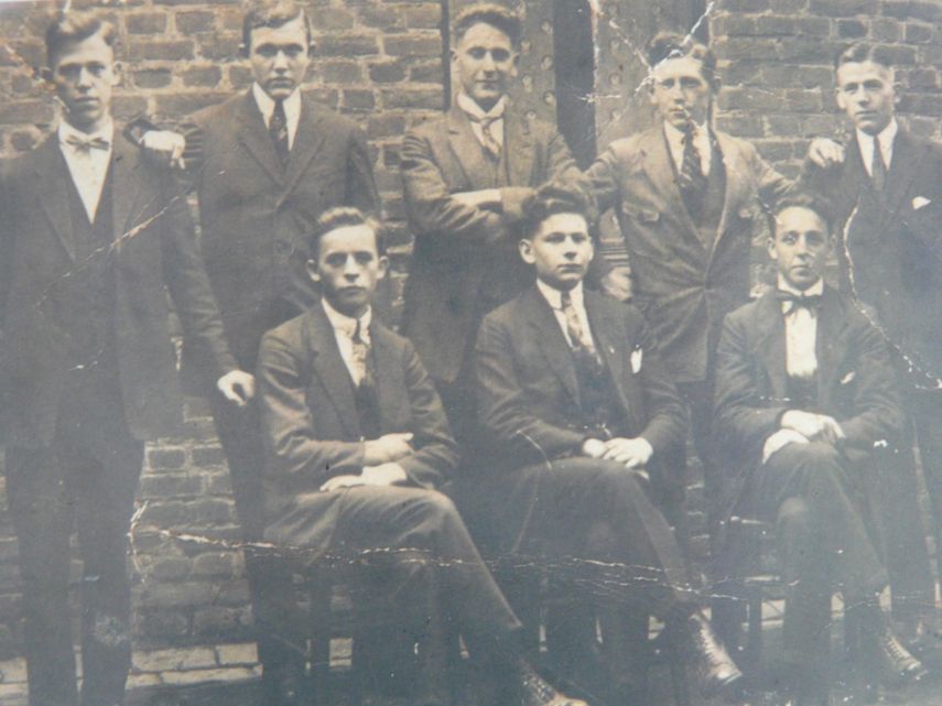 Mitarbeiter der Bücherei 1925 (c) KOEB Anrath